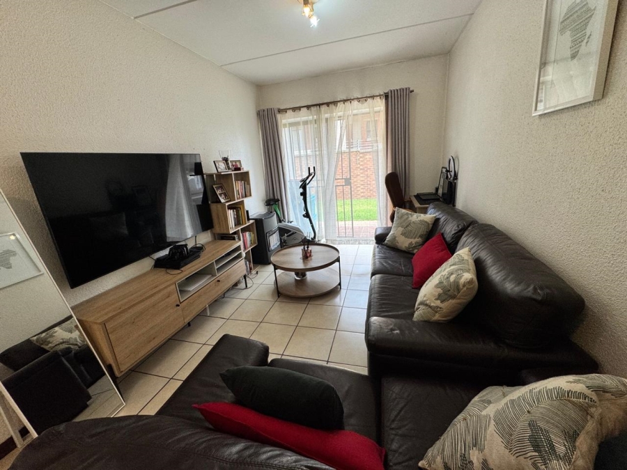 2 Bedroom Property for Sale in Hoogland Gauteng