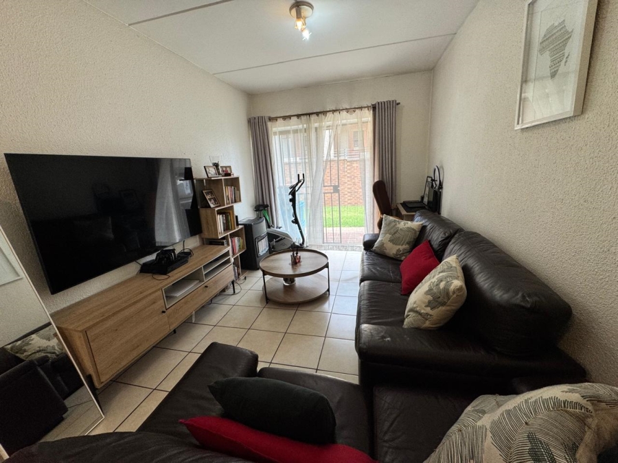 2 Bedroom Property for Sale in Hoogland Gauteng