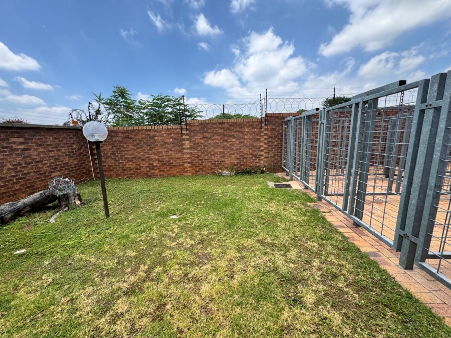 2 Bedroom Property for Sale in Hoogland Gauteng
