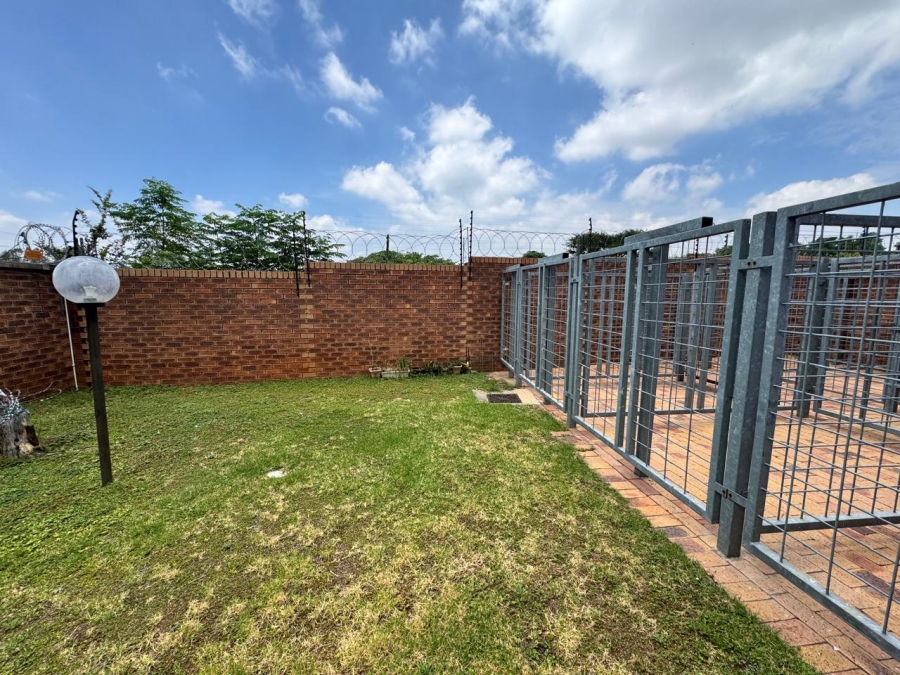 2 Bedroom Property for Sale in Hoogland Gauteng