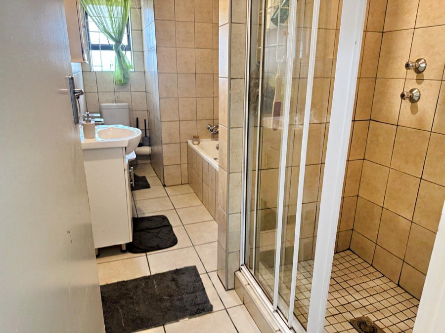 2 Bedroom Property for Sale in Hoogland Gauteng