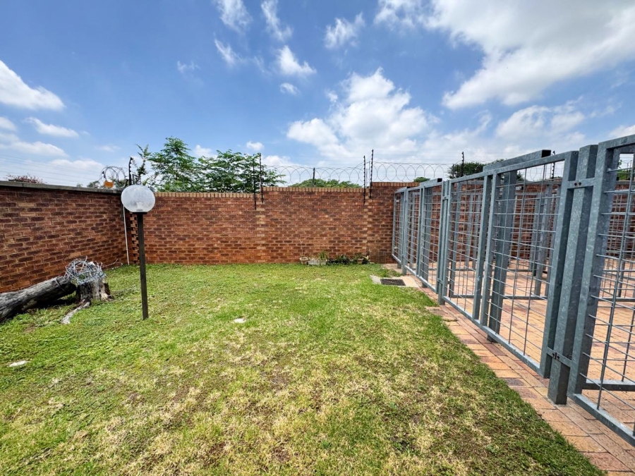 2 Bedroom Property for Sale in Hoogland Gauteng