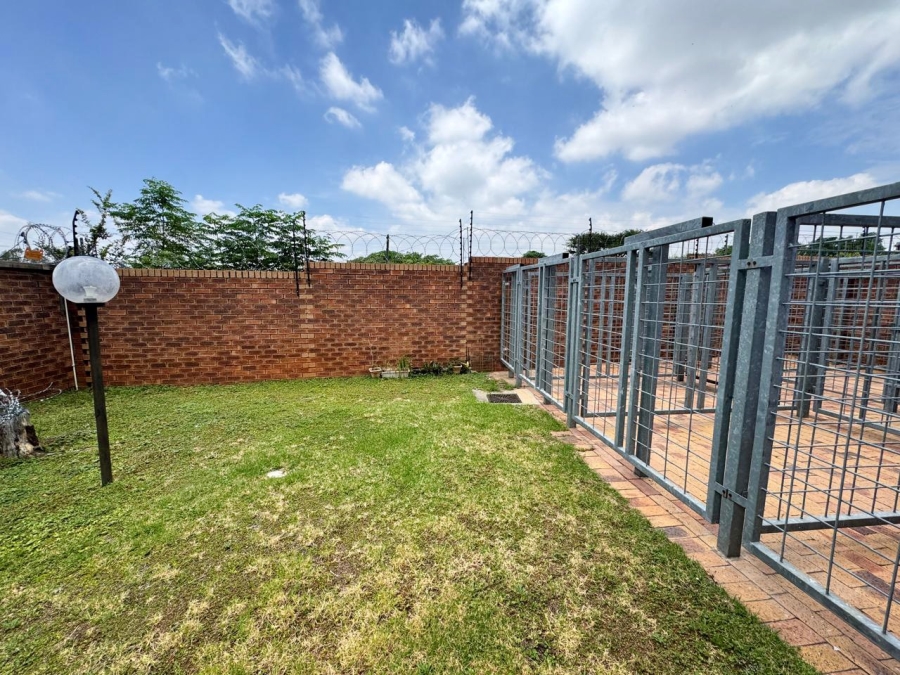 2 Bedroom Property for Sale in Hoogland Gauteng