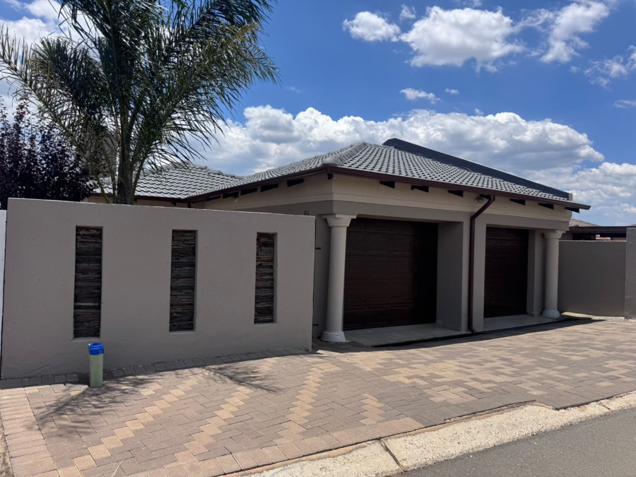 4 Bedroom Property for Sale in Klippoortje Gauteng
