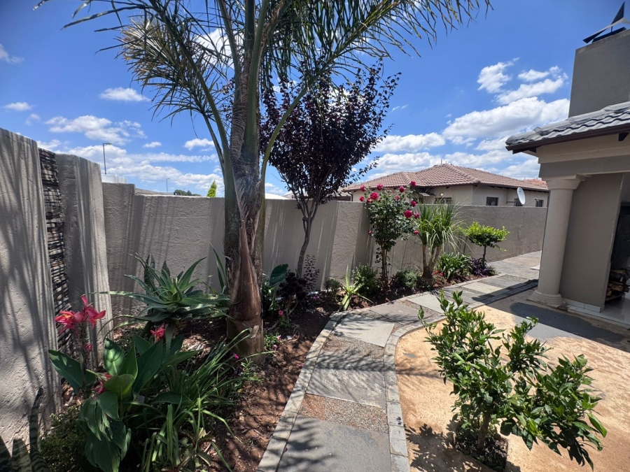4 Bedroom Property for Sale in Klippoortje Gauteng