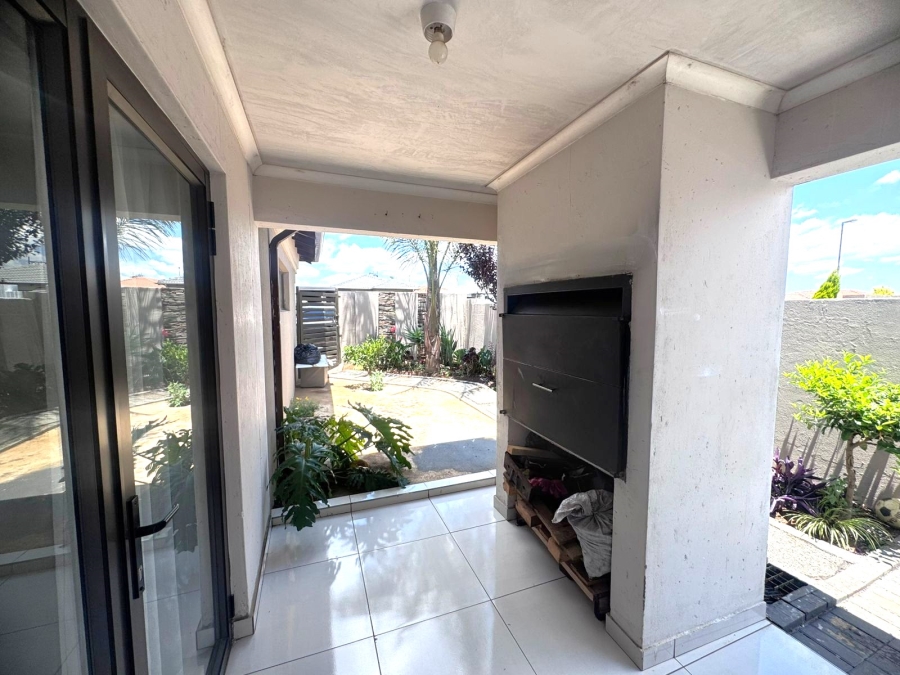 4 Bedroom Property for Sale in Klippoortje Gauteng