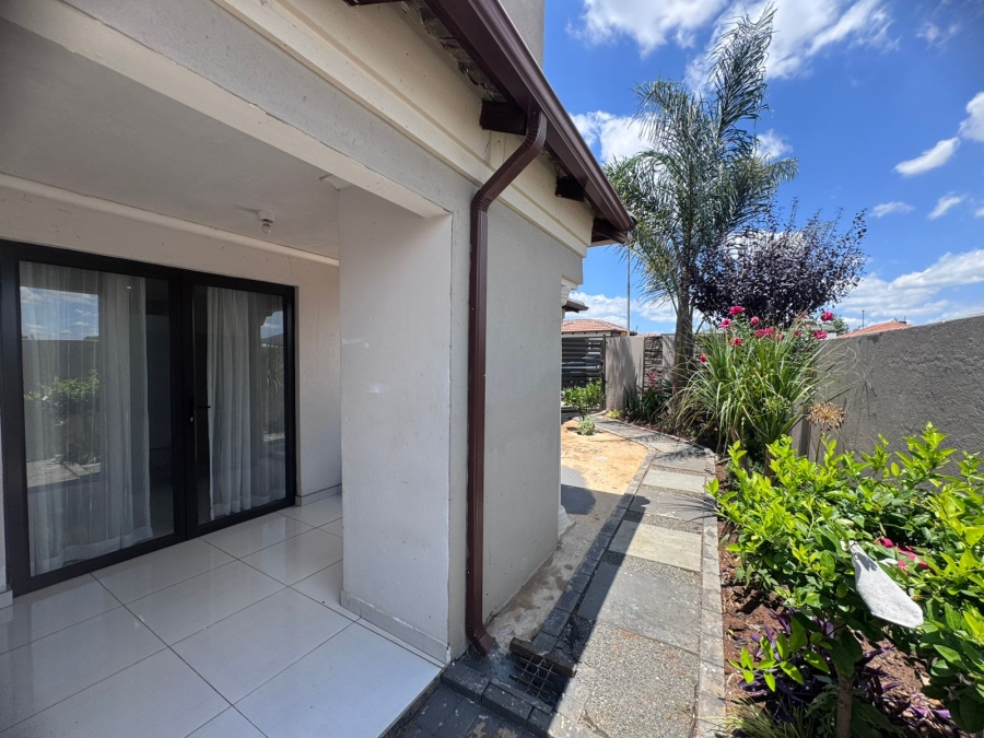 4 Bedroom Property for Sale in Klippoortje Gauteng