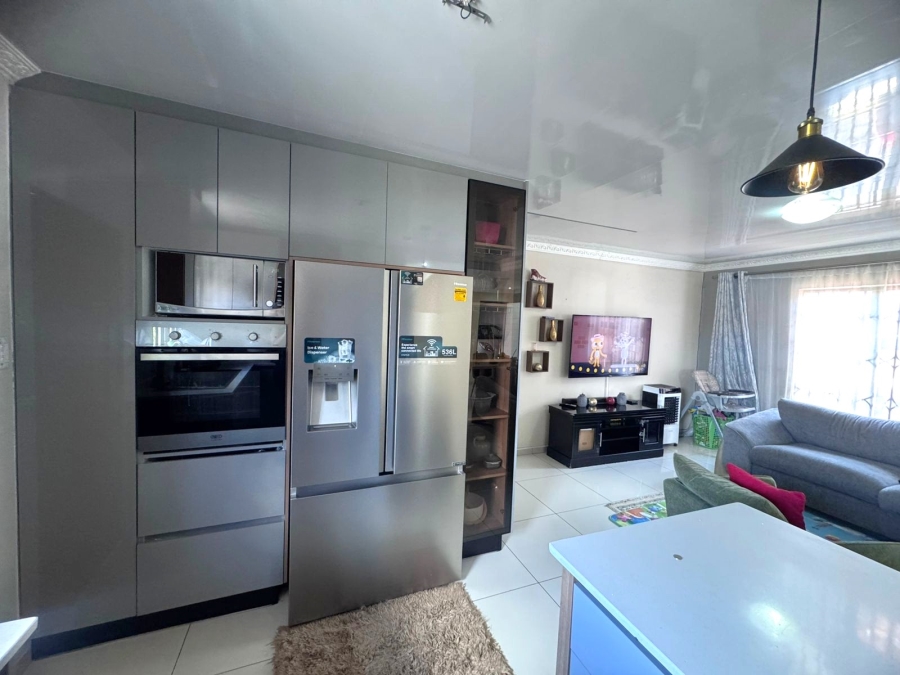 4 Bedroom Property for Sale in Klippoortje Gauteng