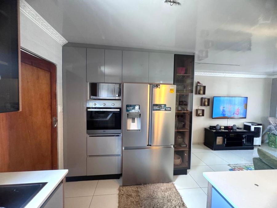 4 Bedroom Property for Sale in Klippoortje Gauteng