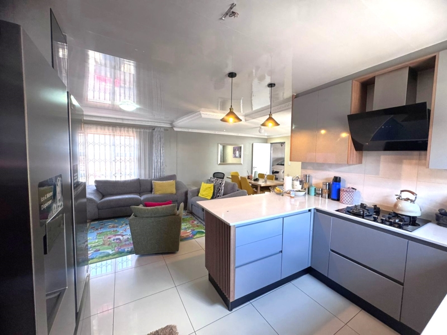 4 Bedroom Property for Sale in Klippoortje Gauteng