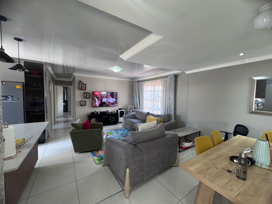 4 Bedroom Property for Sale in Klippoortje Gauteng