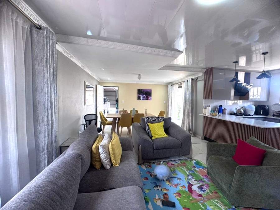 4 Bedroom Property for Sale in Klippoortje Gauteng