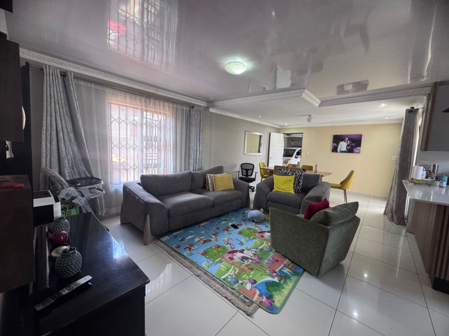 4 Bedroom Property for Sale in Klippoortje Gauteng