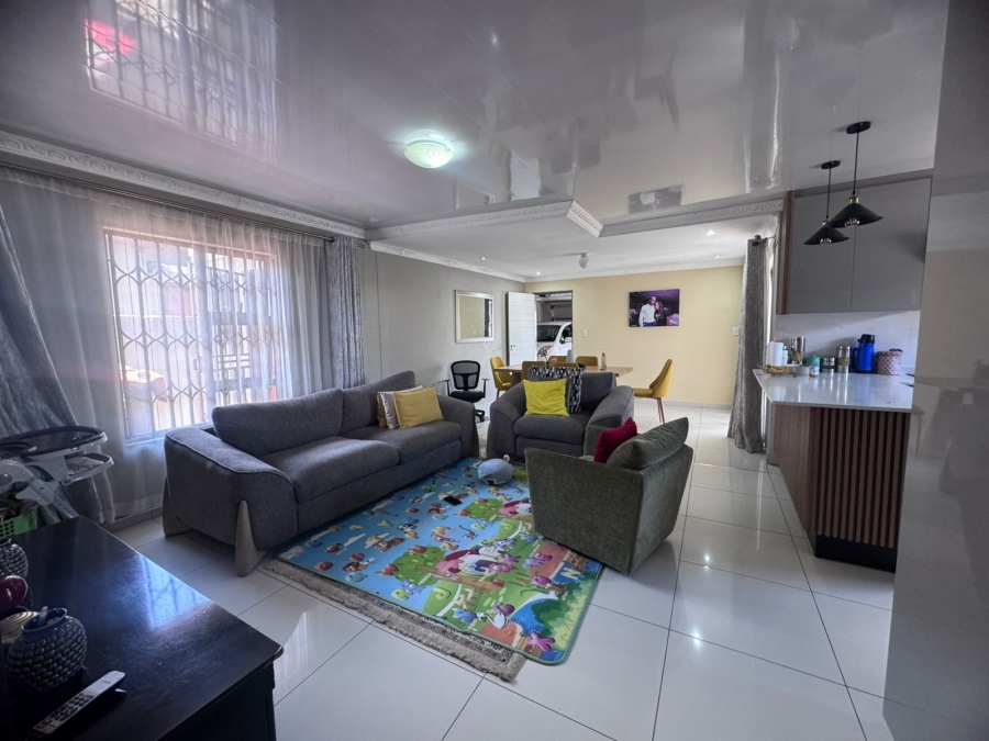 4 Bedroom Property for Sale in Klippoortje Gauteng