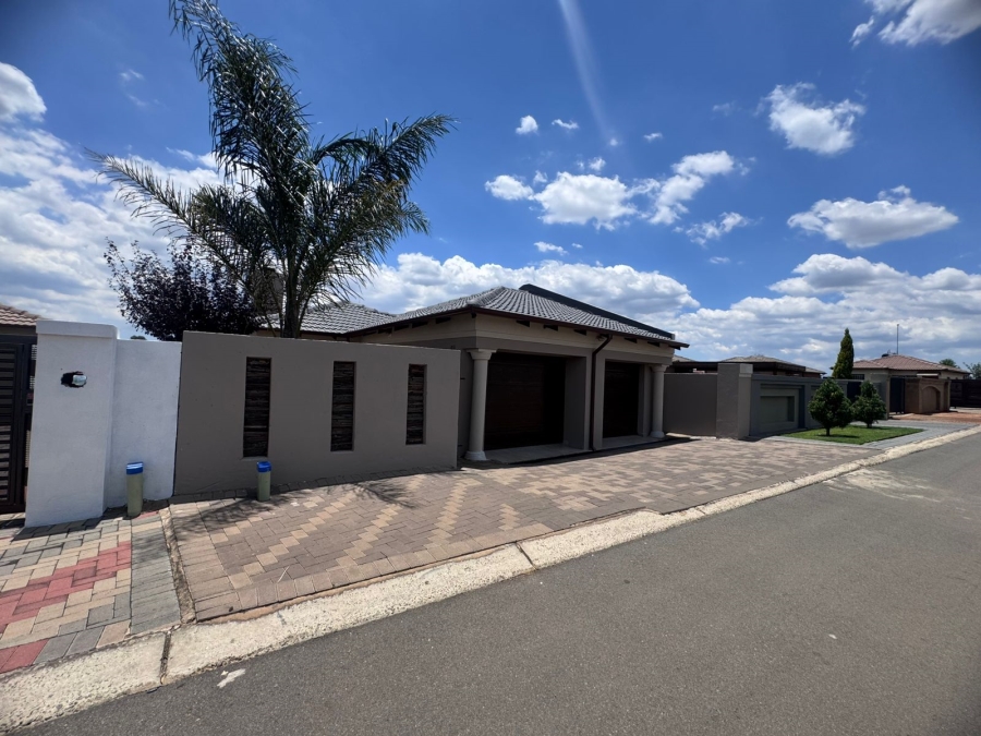 4 Bedroom Property for Sale in Klippoortje Gauteng