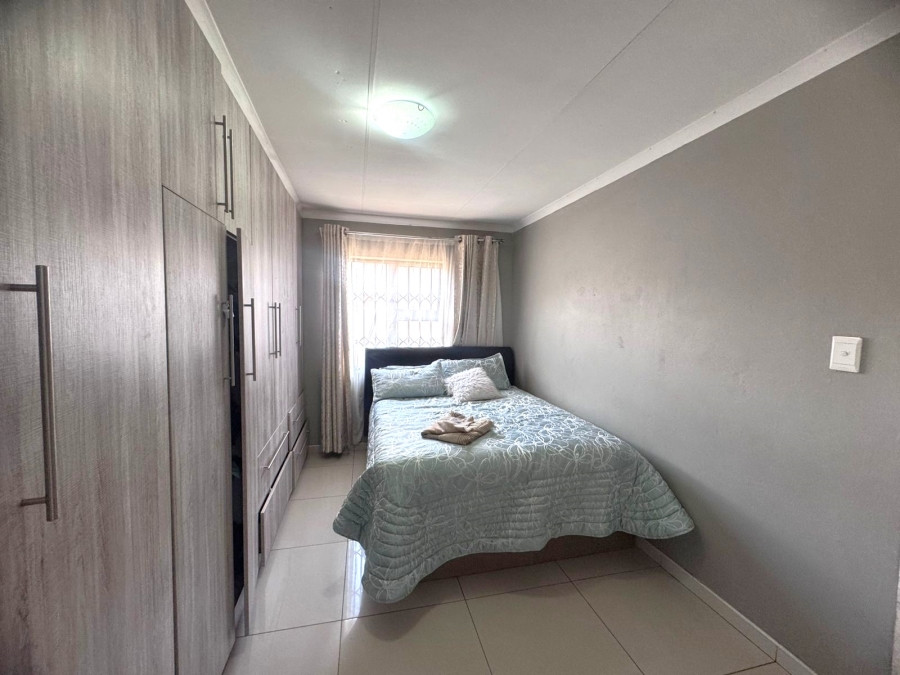 4 Bedroom Property for Sale in Klippoortje Gauteng