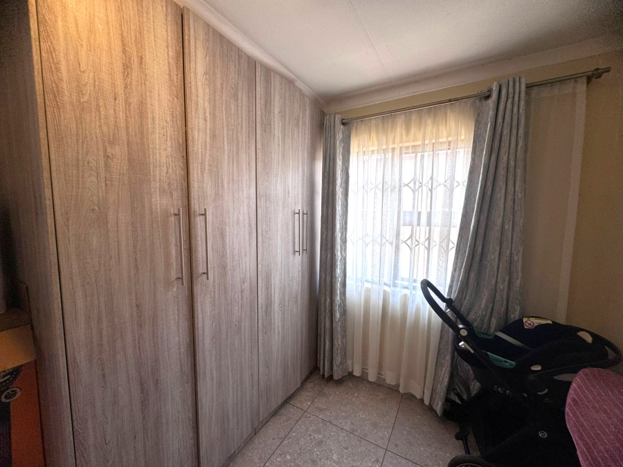 4 Bedroom Property for Sale in Klippoortje Gauteng