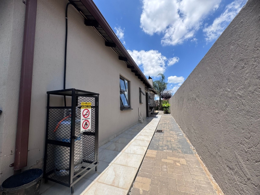 4 Bedroom Property for Sale in Klippoortje Gauteng