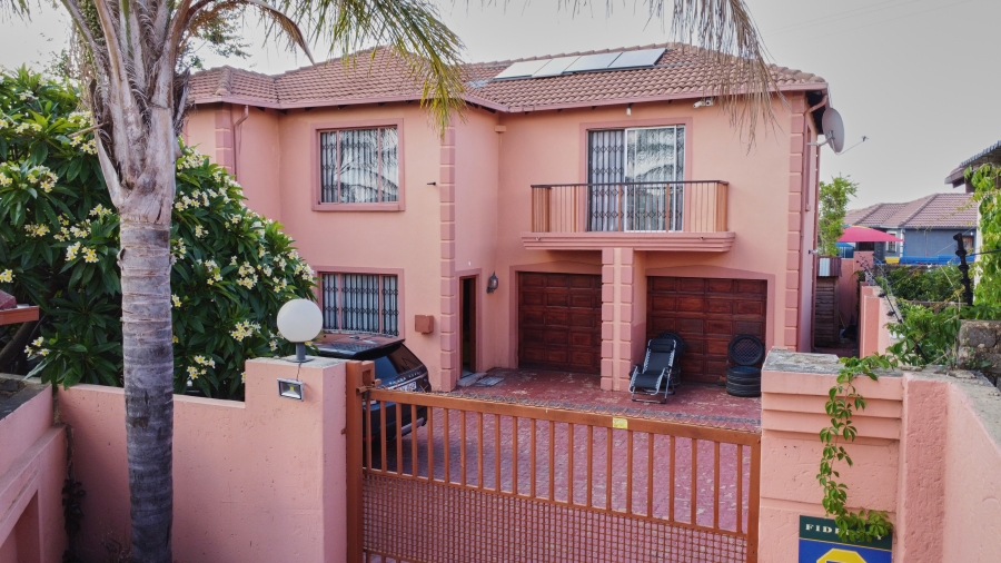 5 Bedroom Property for Sale in Cosmo City Gauteng