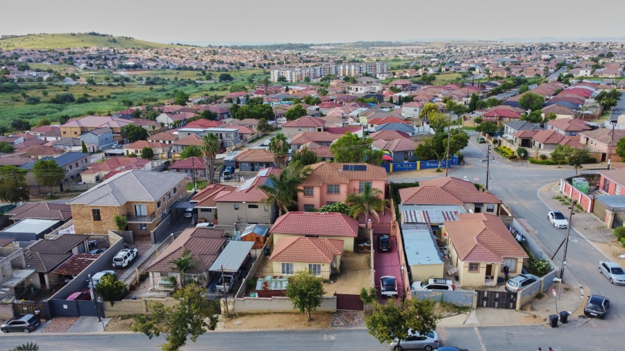 5 Bedroom Property for Sale in Cosmo City Gauteng