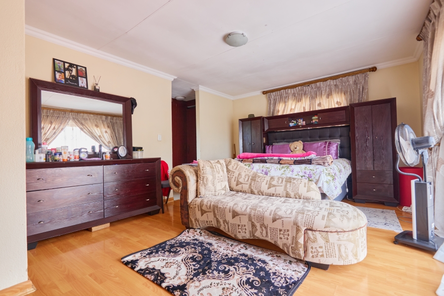 5 Bedroom Property for Sale in Cosmo City Gauteng