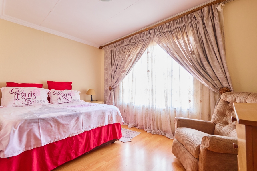 5 Bedroom Property for Sale in Cosmo City Gauteng