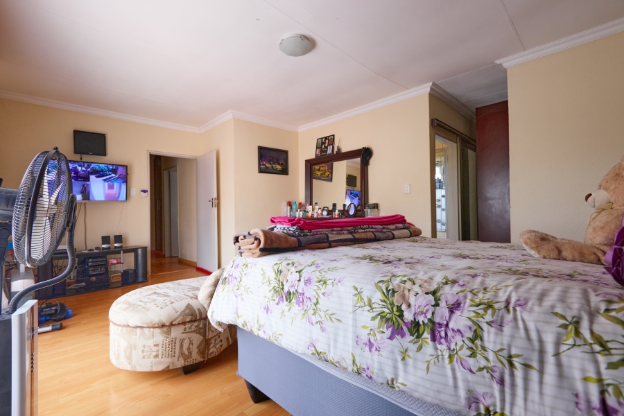 5 Bedroom Property for Sale in Cosmo City Gauteng