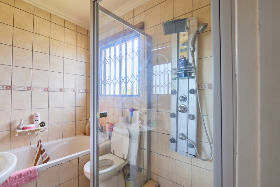 5 Bedroom Property for Sale in Cosmo City Gauteng