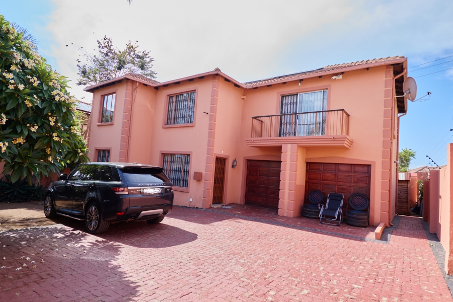 5 Bedroom Property for Sale in Cosmo City Gauteng