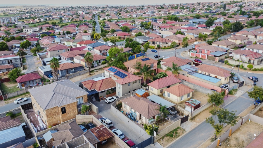 5 Bedroom Property for Sale in Cosmo City Gauteng