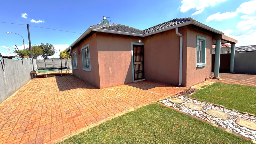 3 Bedroom Property for Sale in Dawn Park Gauteng