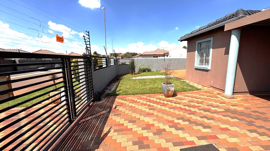 3 Bedroom Property for Sale in Dawn Park Gauteng