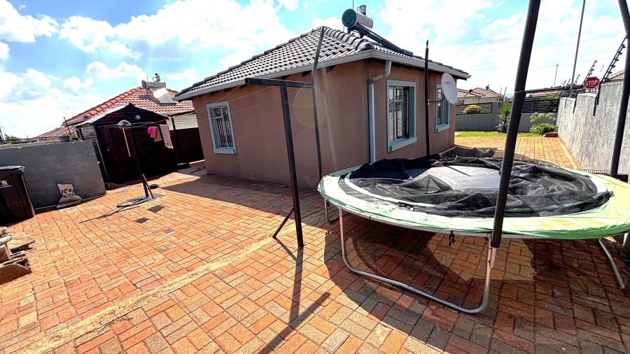 3 Bedroom Property for Sale in Dawn Park Gauteng
