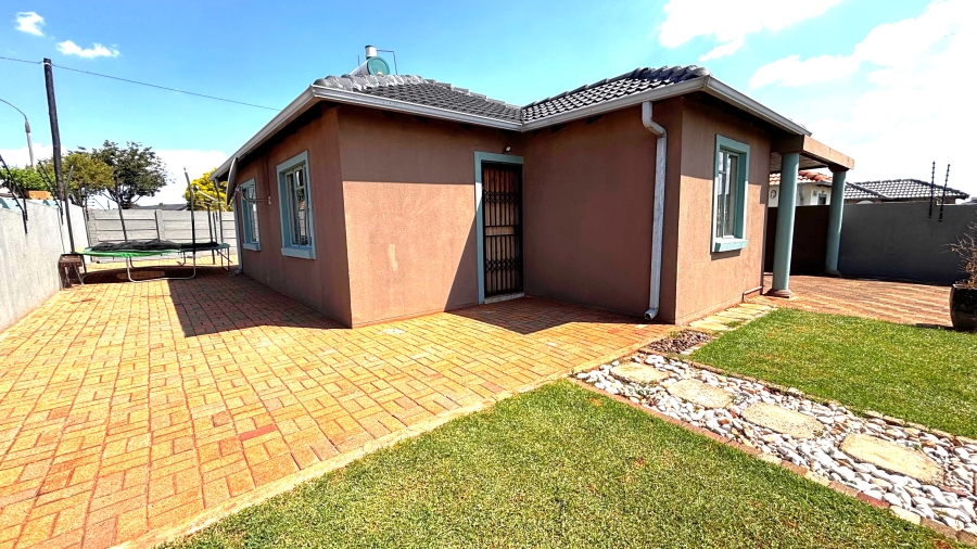 3 Bedroom Property for Sale in Dawn Park Gauteng