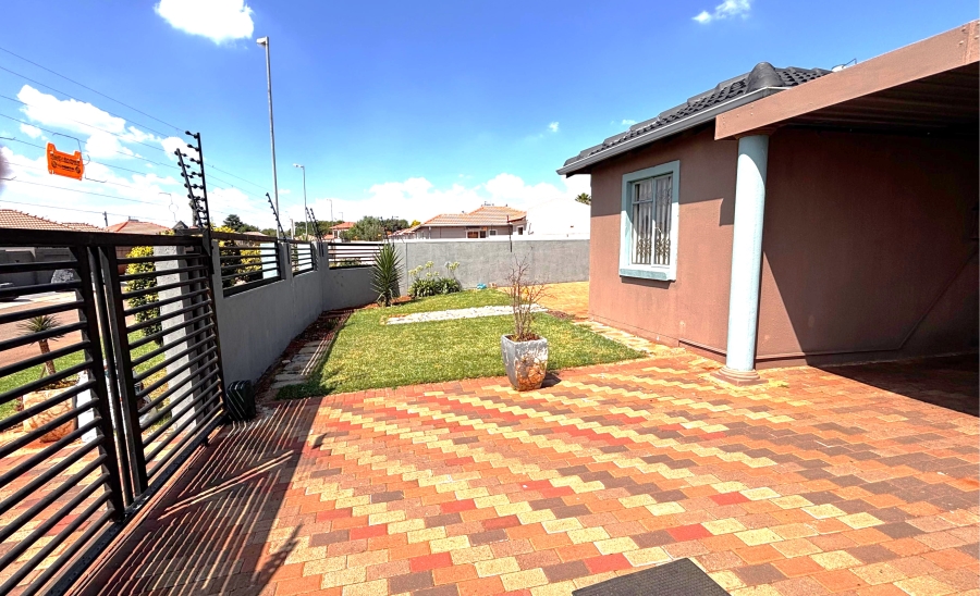 3 Bedroom Property for Sale in Dawn Park Gauteng
