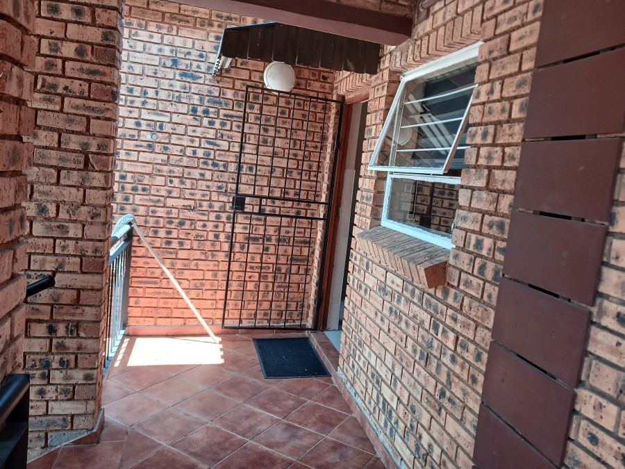 2 Bedroom Property for Sale in Honeypark Gauteng