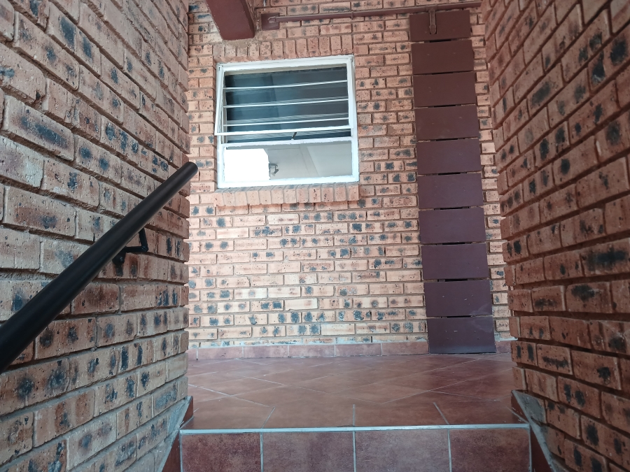 2 Bedroom Property for Sale in Honeypark Gauteng
