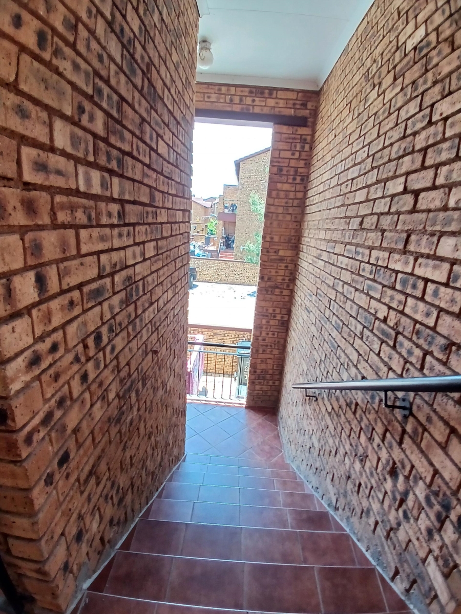 2 Bedroom Property for Sale in Honeypark Gauteng