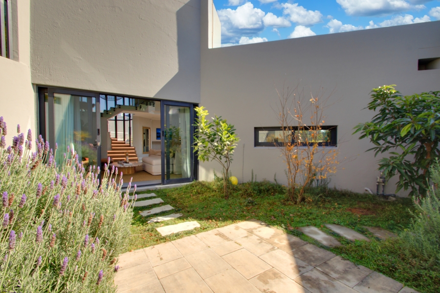 To Let 4 Bedroom Property for Rent in Dainfern Golf Estate Gauteng