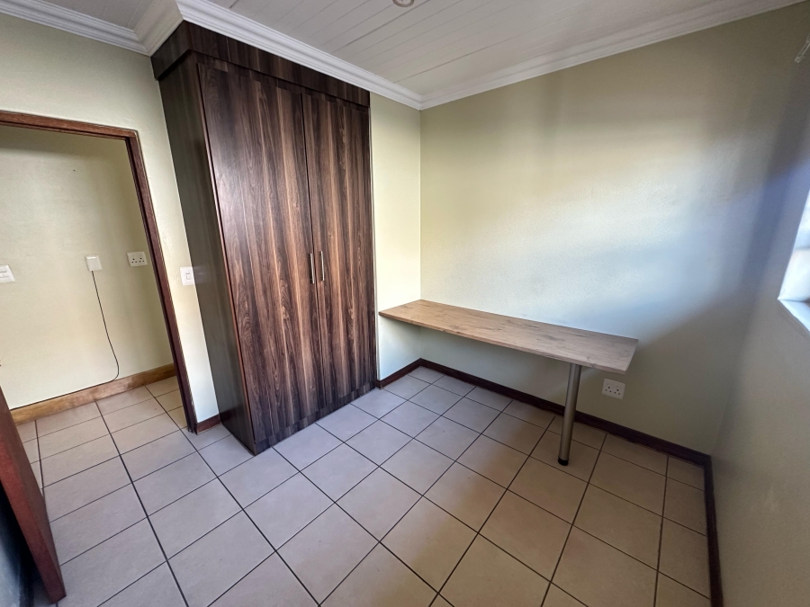 2 Bedroom Property for Sale in Waverley Gauteng