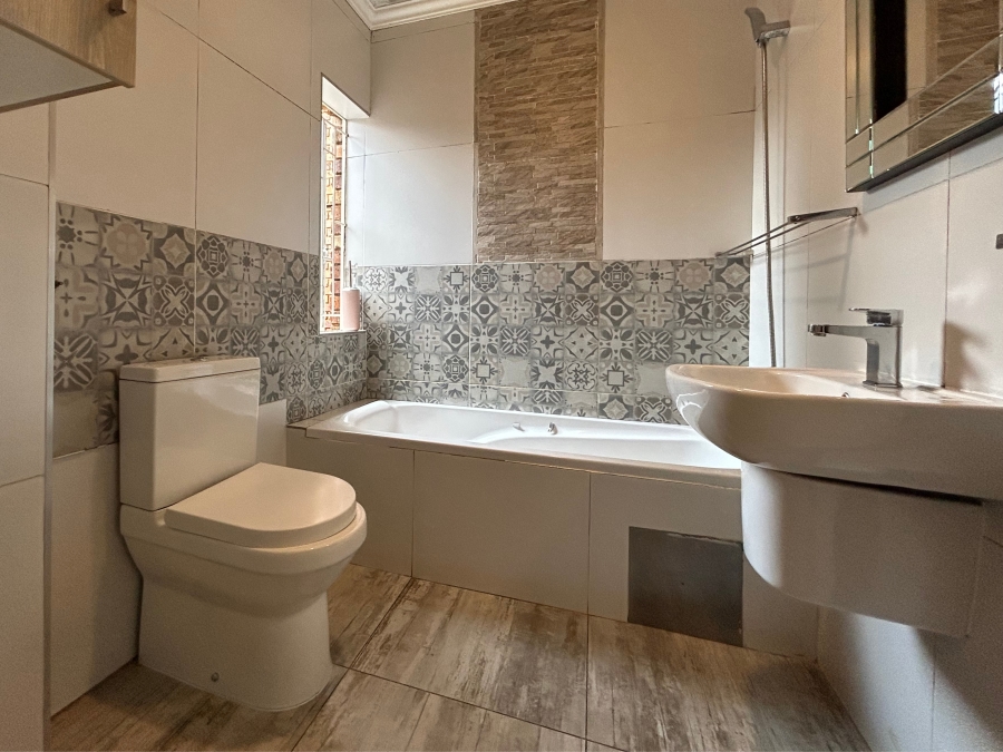 2 Bedroom Property for Sale in Zwartkop Gauteng