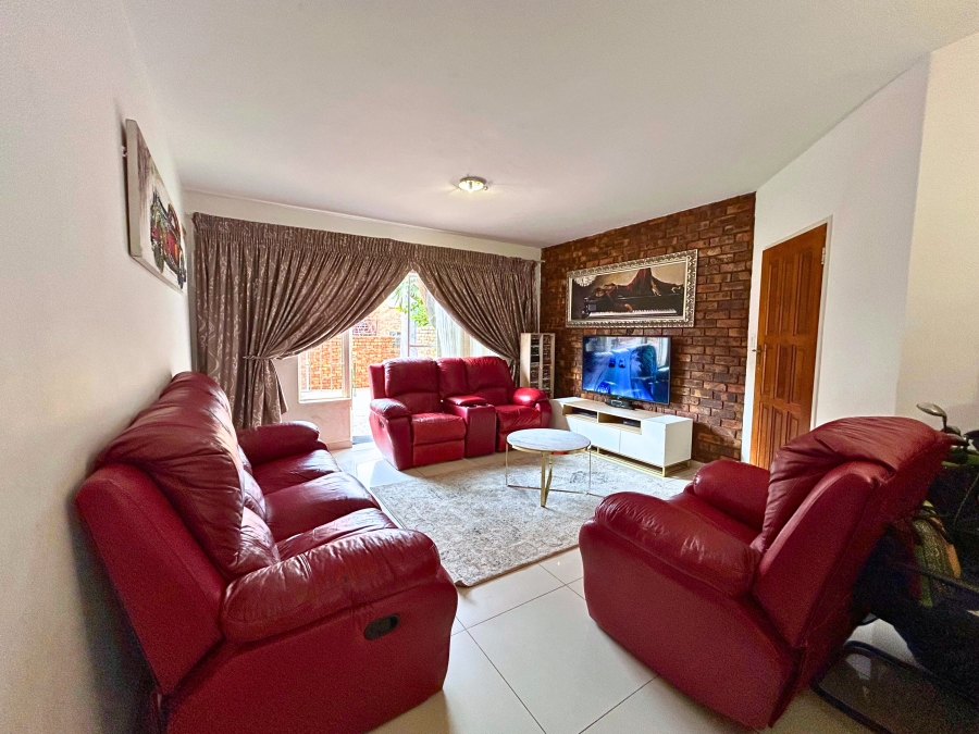 2 Bedroom Property for Sale in Zwartkop Gauteng