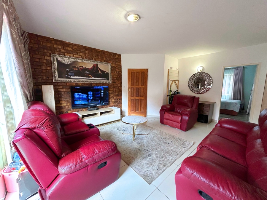 2 Bedroom Property for Sale in Zwartkop Gauteng