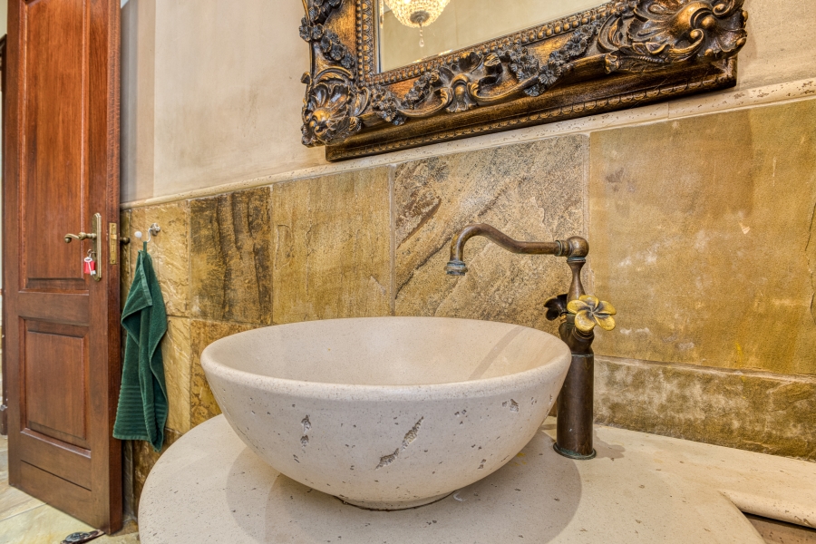 5 Bedroom Property for Sale in Chartwell Gauteng