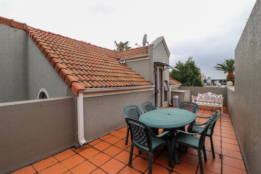 To Let 2 Bedroom Property for Rent in Melrose North Gauteng