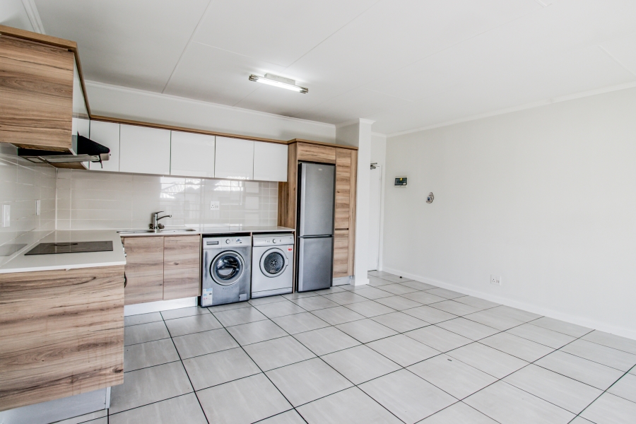 To Let 1 Bedroom Property for Rent in Waterfall Country Estate Gauteng