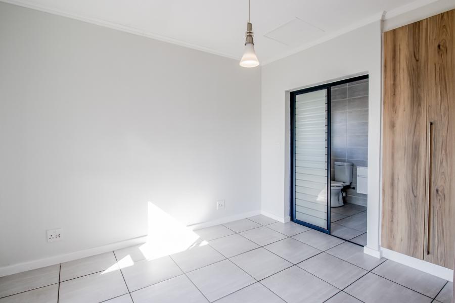 To Let 1 Bedroom Property for Rent in Waterfall Country Estate Gauteng