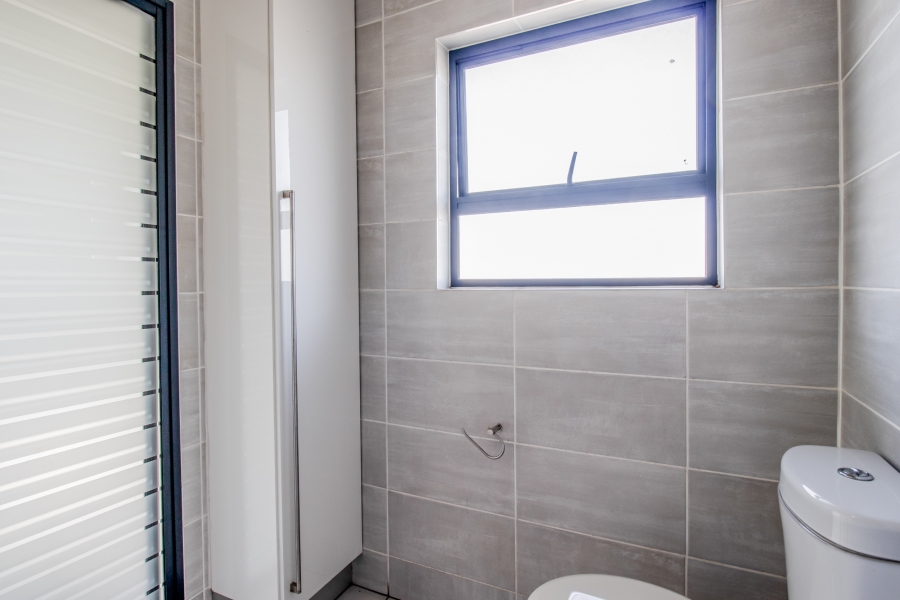 To Let 1 Bedroom Property for Rent in Waterfall Country Estate Gauteng