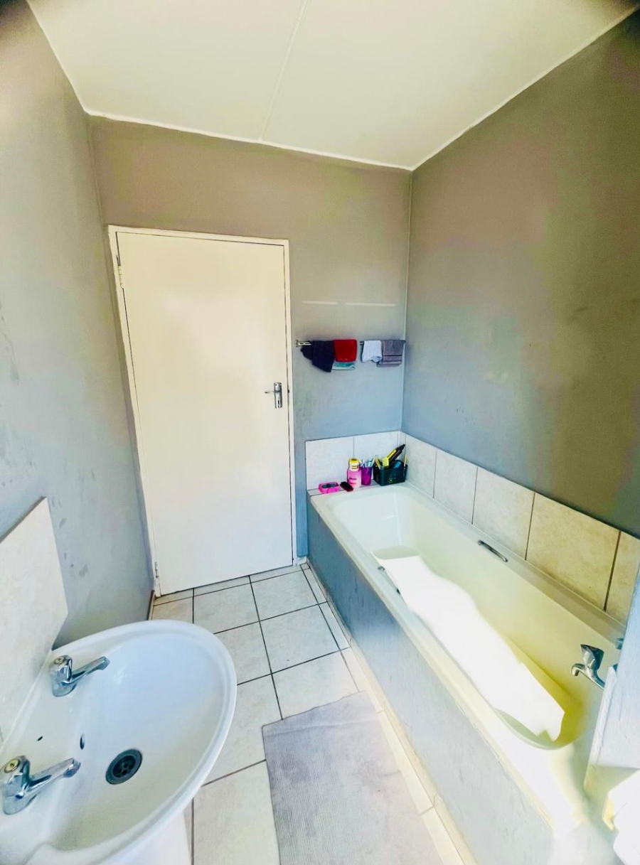 2 Bedroom Property for Sale in Crystal Park Gauteng