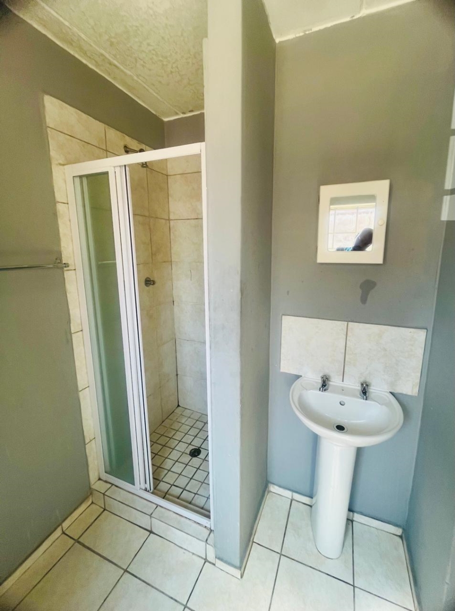 2 Bedroom Property for Sale in Crystal Park Gauteng